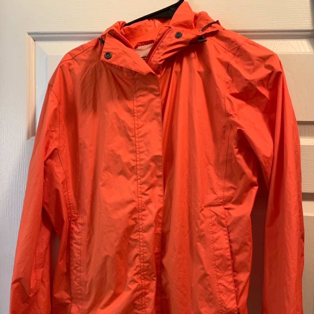 Rain jacket/ windbreaker